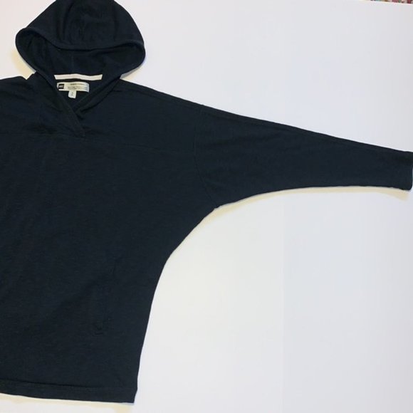 MEC Mountain Equipment Coop Cropped Black Batwing Hoodie - Women’s Size S - Picture 4 of 7